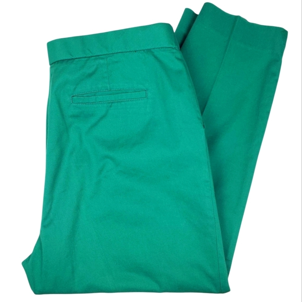 Land 'N Sea Green Ankle Cropped Pants with Tapered Fit. 16. C0046